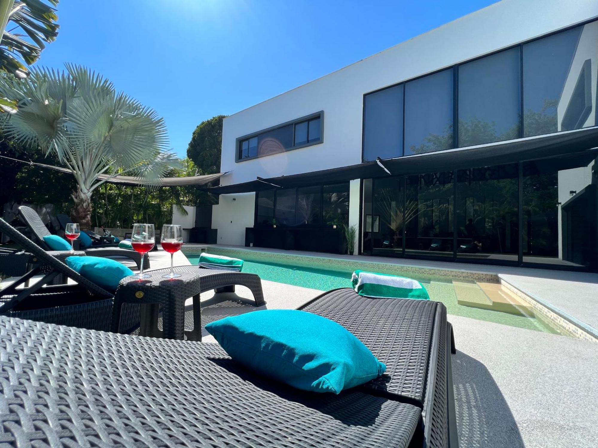 Villa Celebre Venus Playacar - 24 Pax *